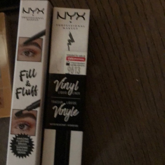 Makup - Picture 2 of 4